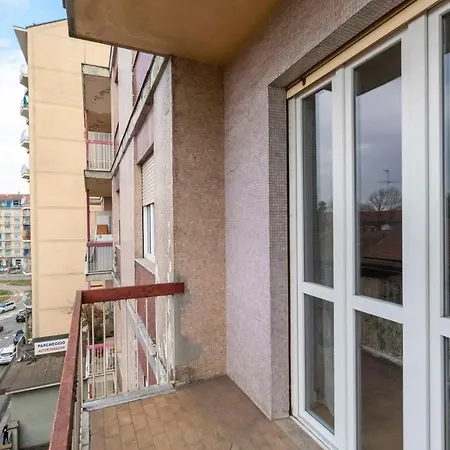 Guesthost - Vanchiglia Sunny Flat Турин