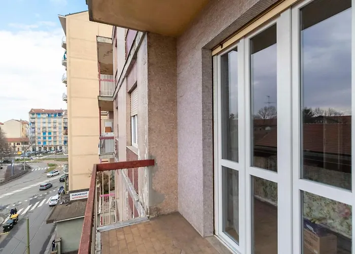 Guesthost - Vanchiglia Sunny Flat Турин